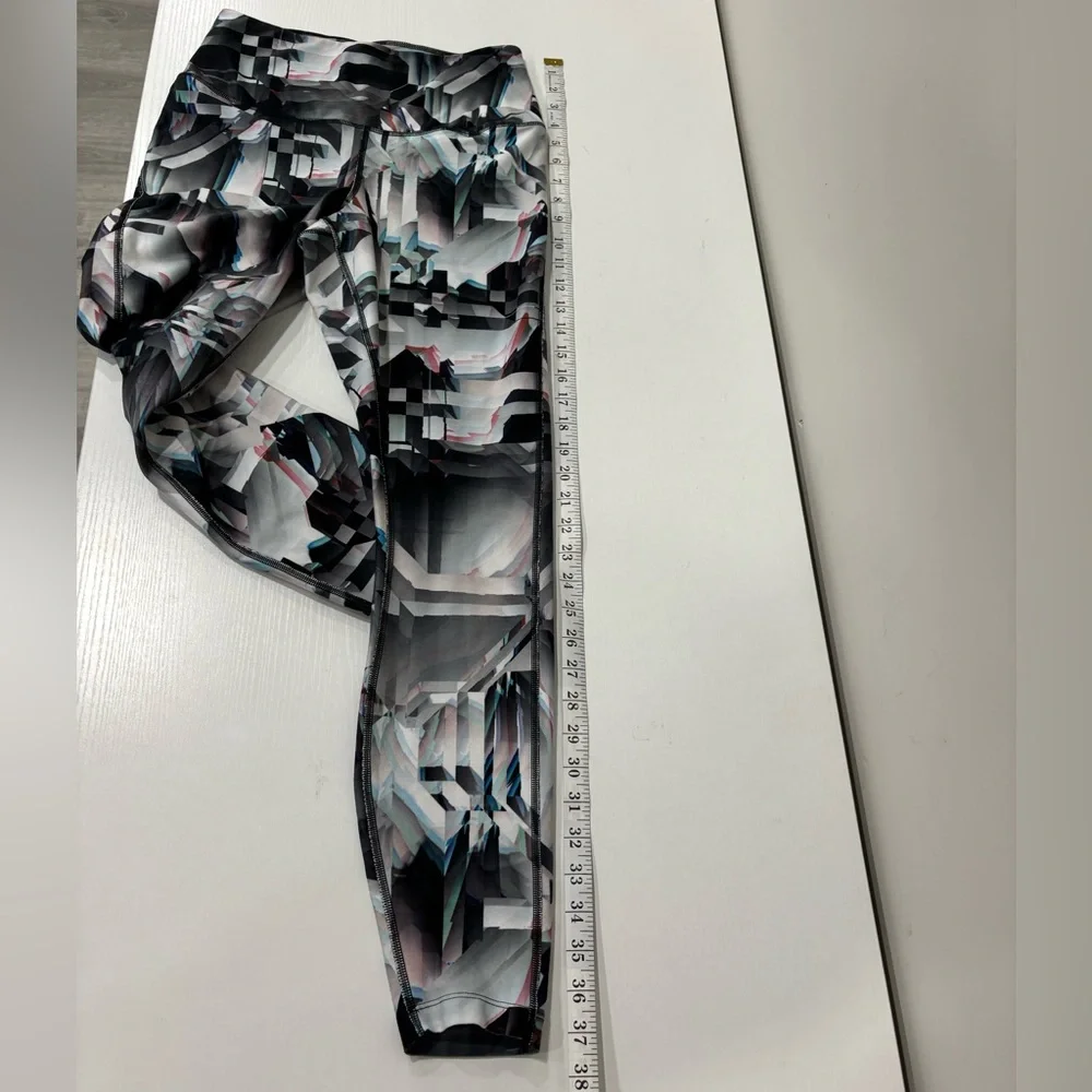 Nike Women’s Leggings with Geometric Pattern - Black, White, Gray Medium